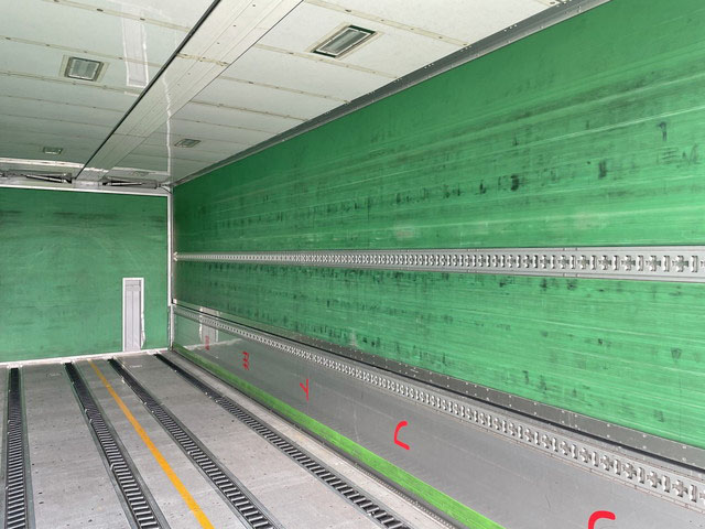 いすゞギガアルミウイング大型（10t）[写真12]