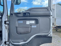 いすゞギガアルミウイング大型（10t）[写真28]