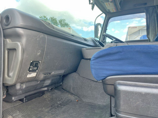 いすゞギガアルミウイング大型（10t）[写真29]