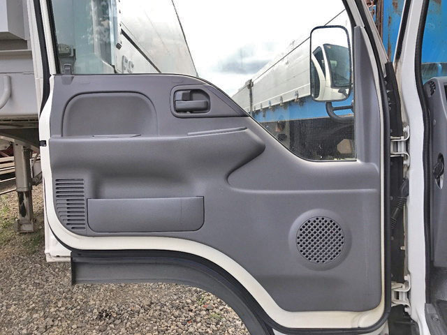 いすゞエルフ冷凍車（冷蔵車）小型（2t・3t）[写真22]