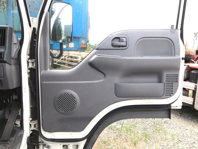 いすゞエルフ冷凍車（冷蔵車）小型（2t・3t）[写真23]