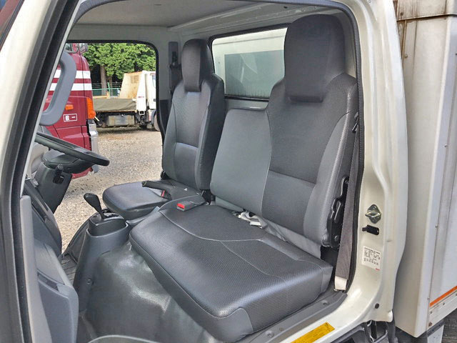 いすゞエルフ冷凍車（冷蔵車）小型（2t・3t）[写真24]