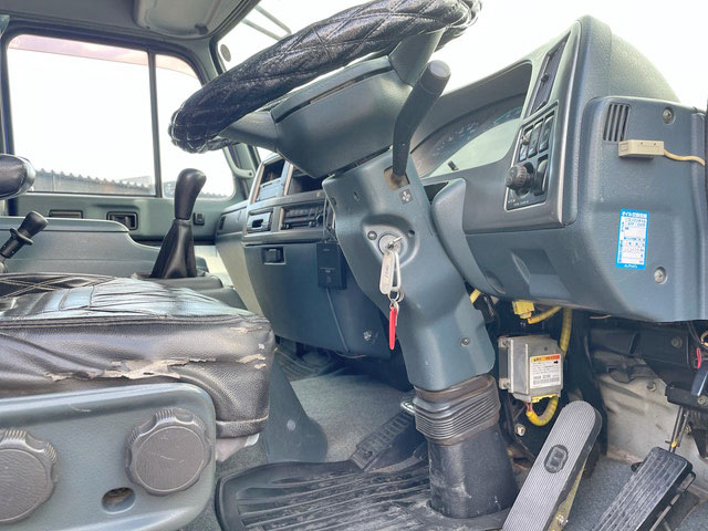 UDトラックスコンドルクレーン5段増トン（6t・8t）[写真35]