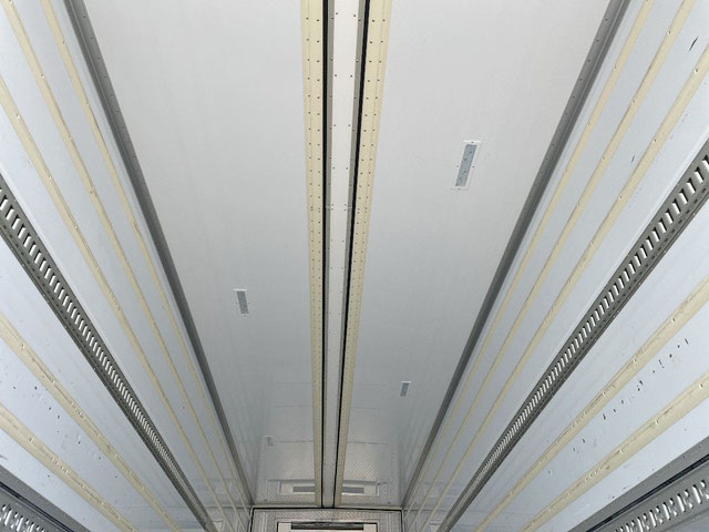 三菱ふそうスーパーグレート冷蔵冷凍ウイング大型（10t）[写真11]