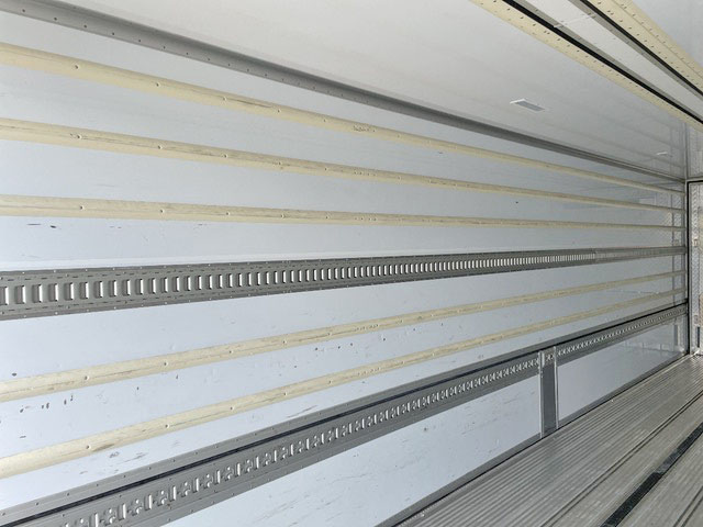 三菱ふそうスーパーグレート冷蔵冷凍ウイング大型（10t）[写真12]