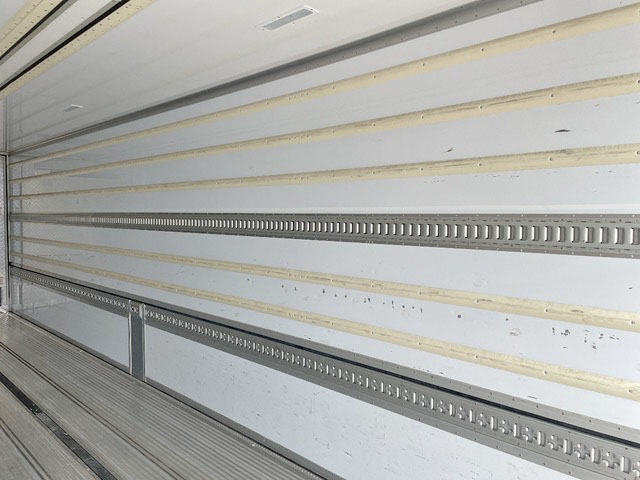 三菱ふそうスーパーグレート冷蔵冷凍ウイング大型（10t）[写真13]