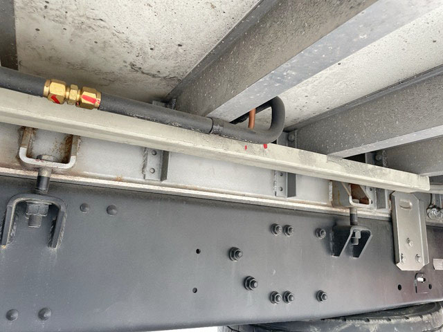 三菱ふそうスーパーグレート冷蔵冷凍ウイング大型（10t）[写真24]