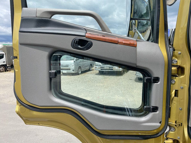 三菱ふそうスーパーグレート冷蔵冷凍ウイング大型（10t）[写真29]