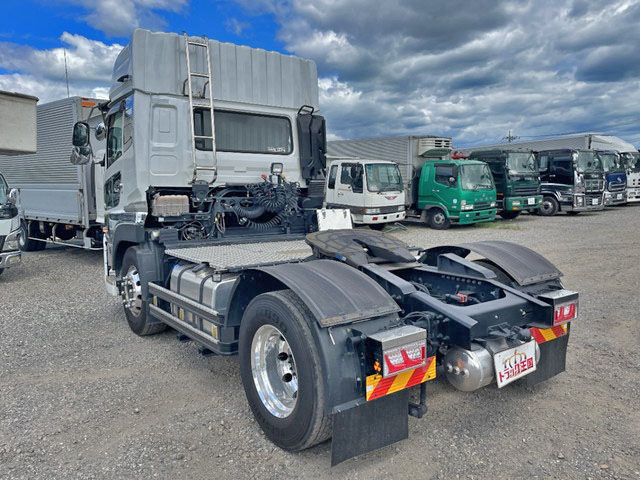 UDトラックスクオントレーラーヘッド（トラクターヘッド）大型（10t）[写真04]