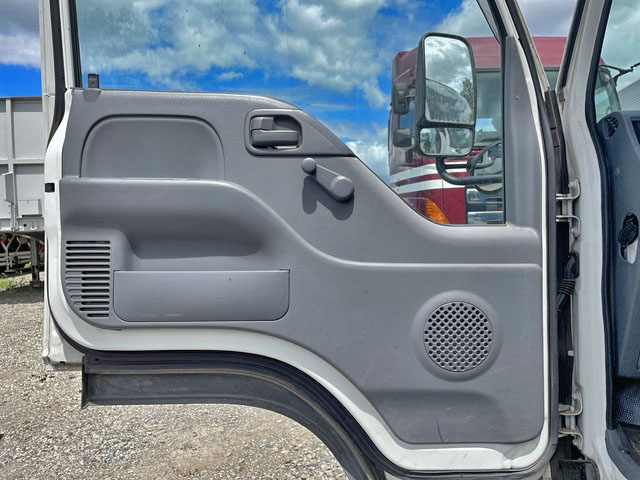 いすゞエルフパネルバン小型（2t・3t）[写真21]