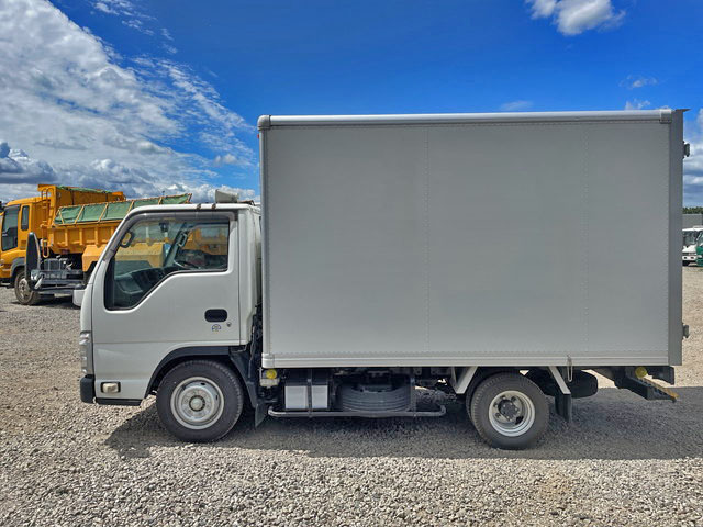 いすゞエルフパネルバン小型（2t・3t）[写真05]