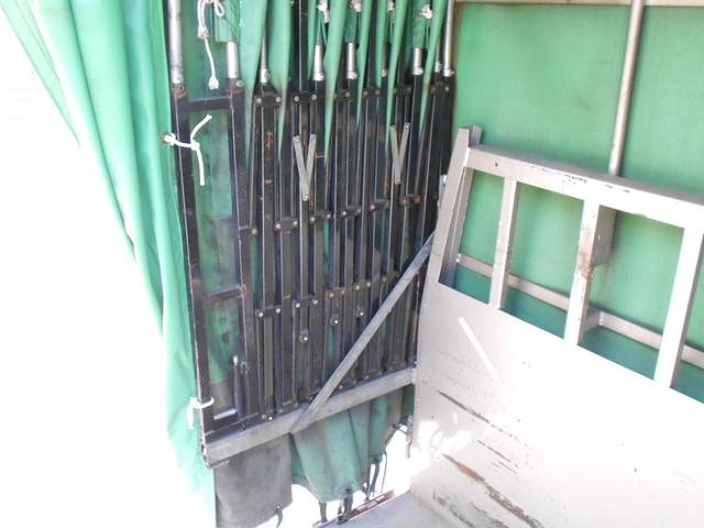 三菱ふそうキャンター幌車小型（2t・3t）[写真12]