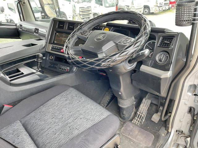 三菱ふそうスーパーグレートアルミウイング大型（10t）[写真34]