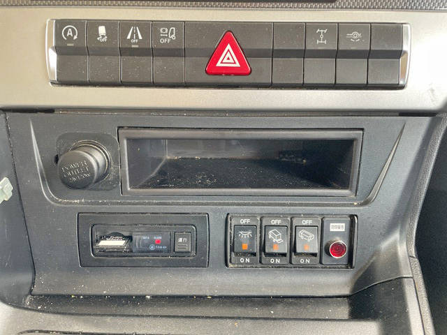 三菱ふそうスーパーグレートアルミウイング大型（10t）[写真37]