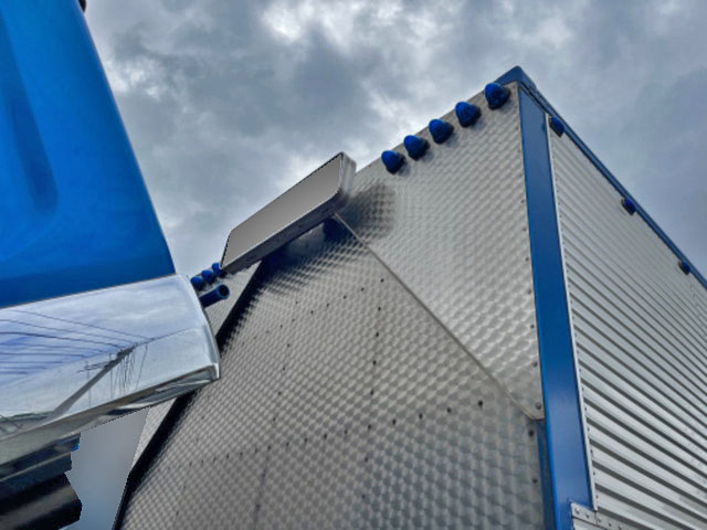 いすゞフォワードアルミウイング中型（4t）[写真07]