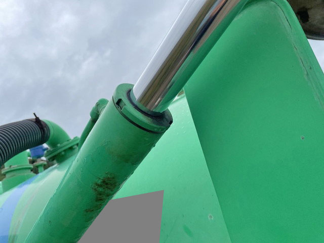 いすゞフォワード汚泥吸引車中型（4t）[写真15]