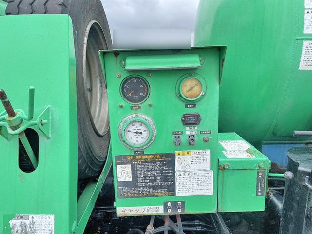 いすゞフォワード汚泥吸引車中型（4t）[写真17]