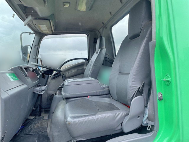 いすゞフォワード汚泥吸引車中型（4t）[写真29]