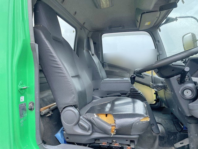 いすゞフォワード汚泥吸引車中型（4t）[写真30]