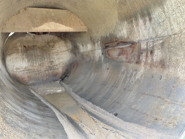 いすゞフォワード汚泥吸引車中型（4t）[写真09]