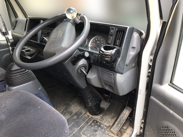 いすゞエルフ平ボディ小型（2t・3t）[写真17]