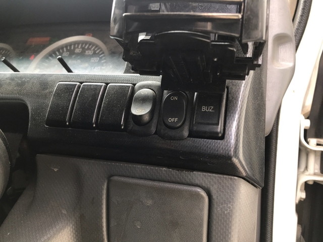 いすゞエルフ平ボディ小型（2t・3t）[写真24]