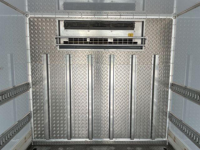 いすゞフォワード冷凍車（冷蔵車）中型（4t）[写真11]