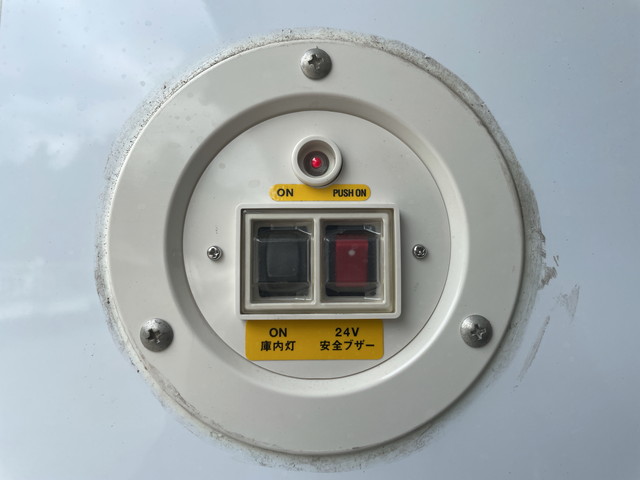 いすゞフォワード冷凍車（冷蔵車）中型（4t）[写真13]