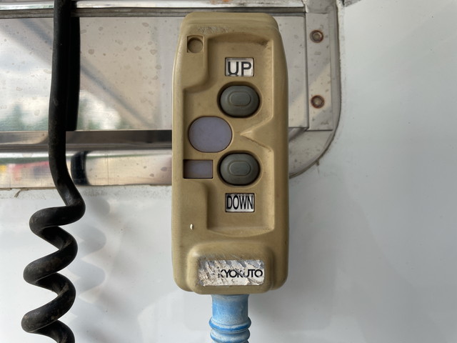 いすゞフォワード冷凍車（冷蔵車）中型（4t）[写真14]