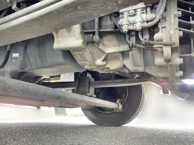 いすゞギガアルミウイング大型（10t）[写真23]