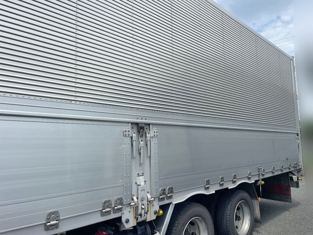 いすゞギガアルミウイング大型（10t）[写真06]