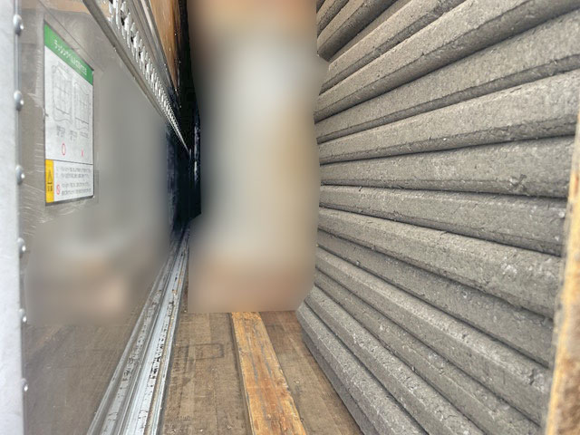 いすゞギガアルミウイング大型（10t）[写真09]