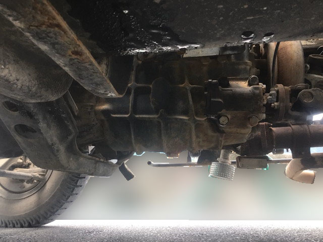 UDトラックスコンドル散水車中型（4t）[写真20]