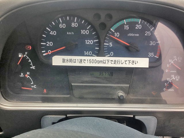 UDトラックスコンドル散水車中型（4t）[写真26]