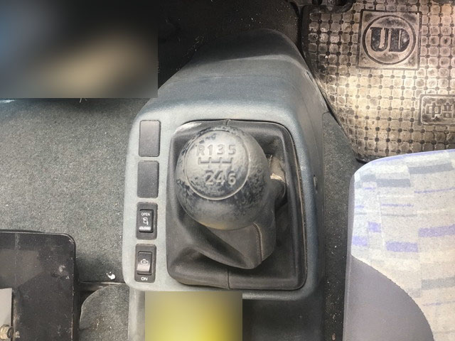 UDトラックスコンドル散水車中型（4t）[写真27]