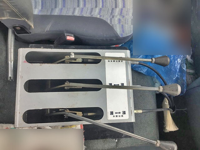 UDトラックスコンドル散水車中型（4t）[写真28]