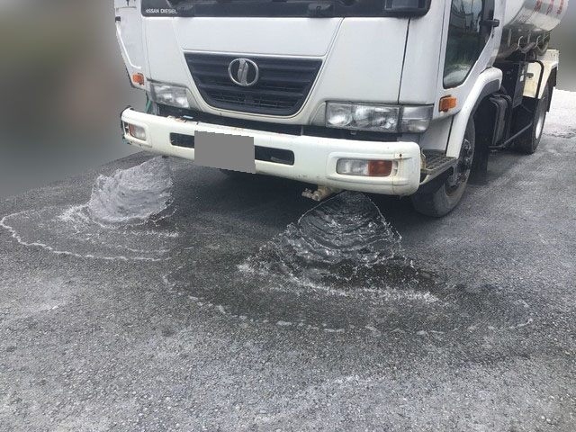 UDトラックスコンドル散水車中型（4t）[写真05]