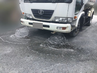 UDトラックスコンドル散水車中型（4t）[写真05]