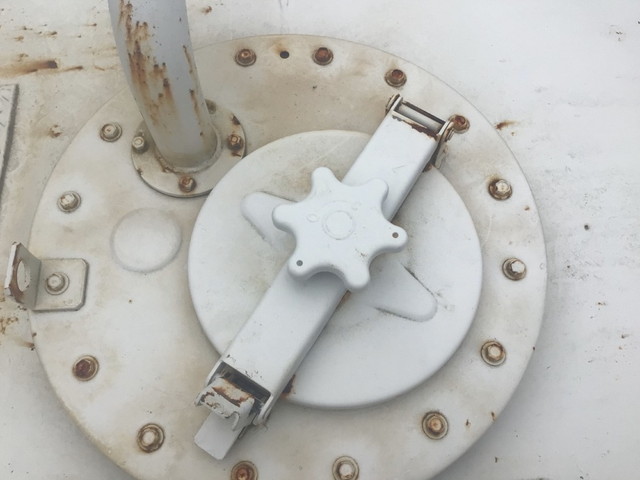 UDトラックスコンドル散水車中型（4t）[写真08]