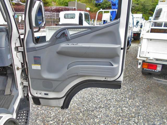 三菱ふそうキャンター冷凍車（冷蔵車）小型（2t・3t）[写真33]