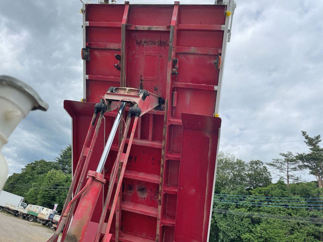 いすゞギガダンプ大型（10t）[写真20]