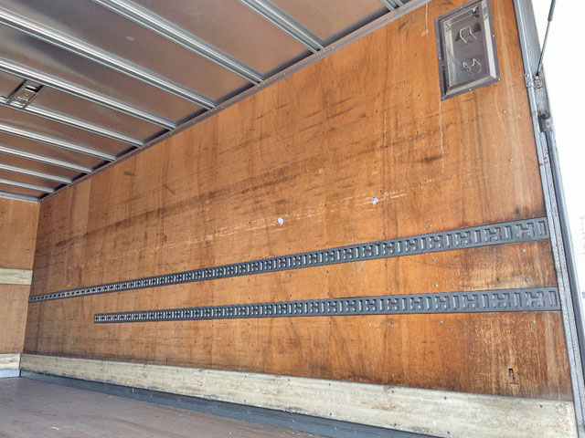 いすゞフォワードアルミバン中型（4t）[写真13]