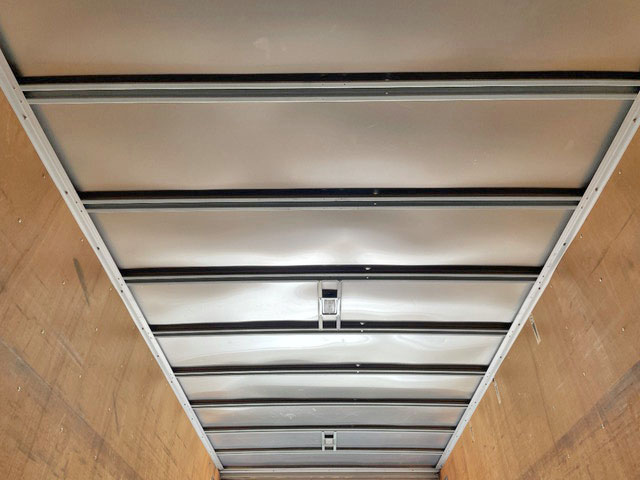 いすゞフォワードアルミバン中型（4t）[写真15]