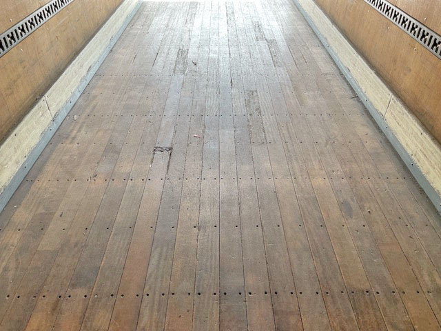 いすゞフォワードアルミバン中型（4t）[写真16]