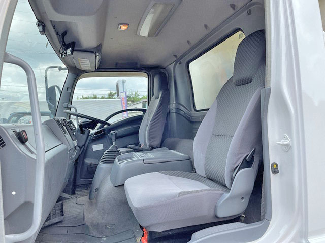 いすゞフォワードアルミバン中型（4t）[写真31]