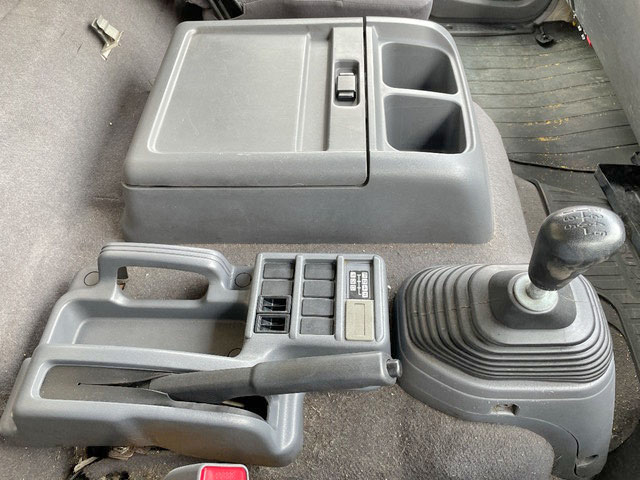 いすゞフォワードアルミバン中型（4t）[写真36]