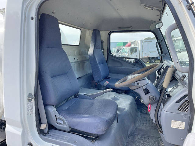 三菱ふそうキャンター散水車小型（2t・3t）[写真36]