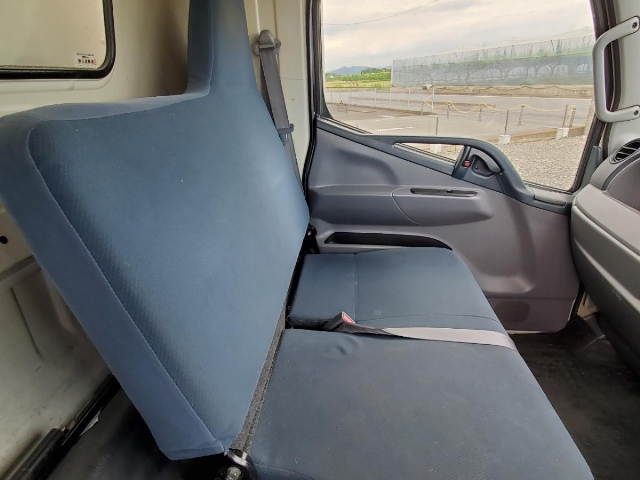 三菱ふそうキャンターアルミバン小型（2t・3t）[写真19]