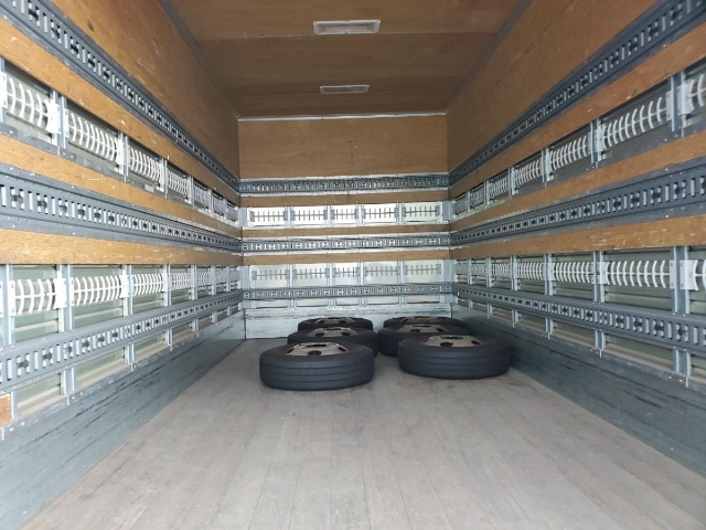 三菱ふそうキャンターアルミバン小型（2t・3t）[写真24]