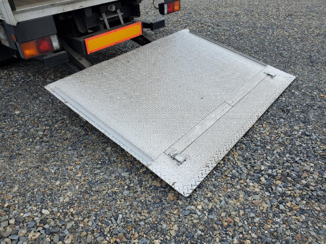 三菱ふそうキャンターアルミバン小型（2t・3t）[写真32]